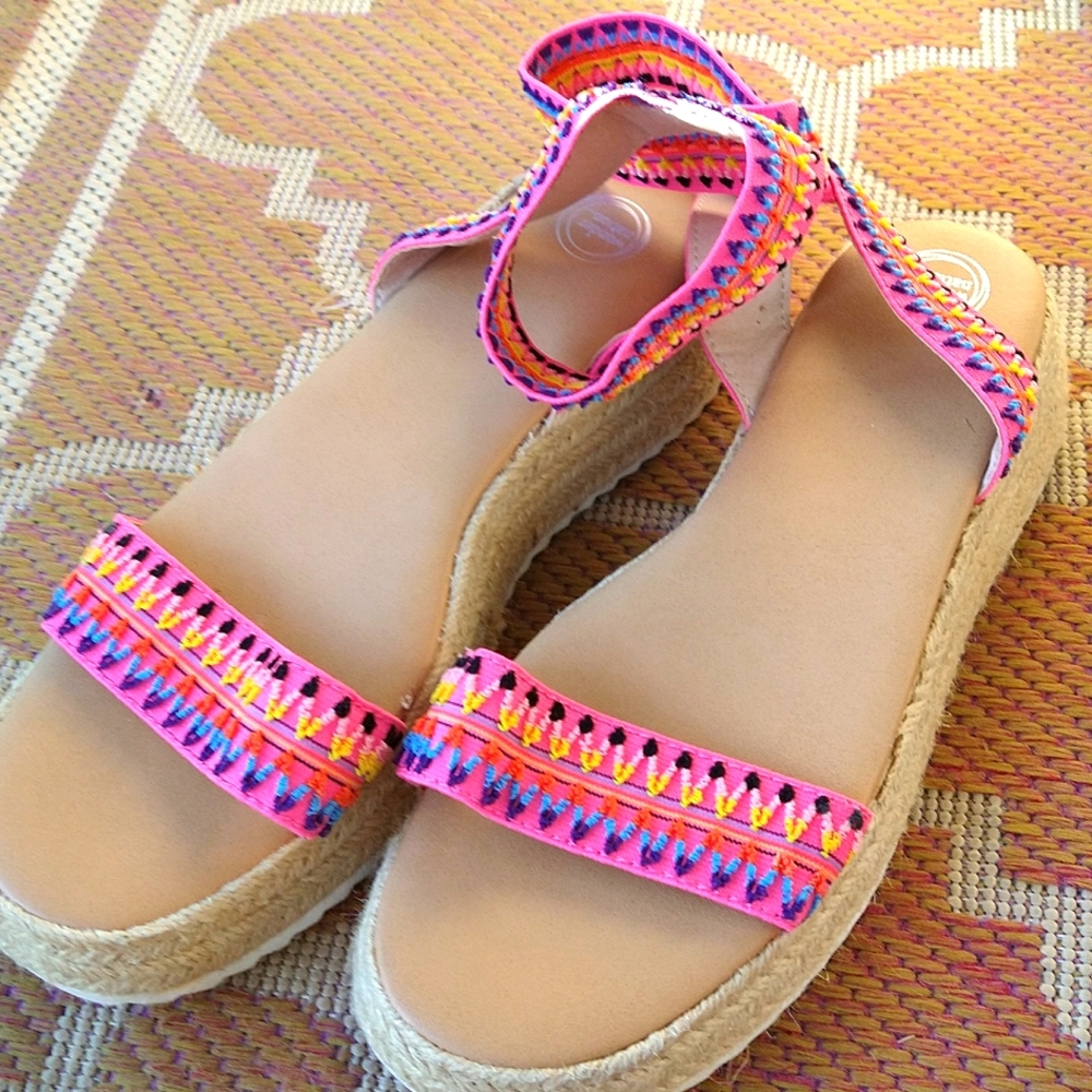 Wonder Nation Aztec Can Embroidery Sandal